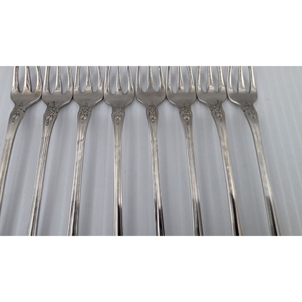 8 Oneida Distinction Deluxe HH Stainless Steel Raphael Cocktail/Seafood Forks - Picture 2 of 8